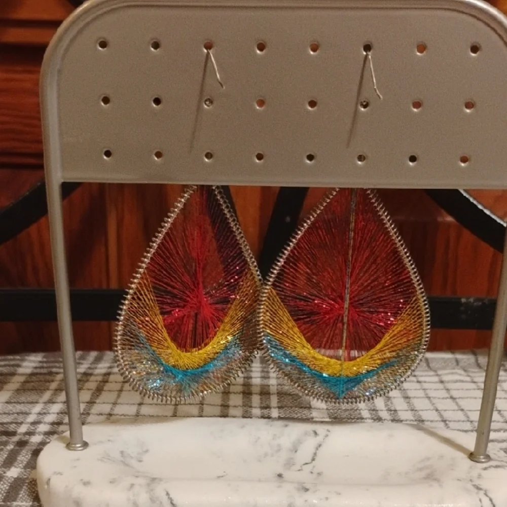 ✨ Bold Metallic Woven Teardrop Earrings ✨ - Picture 2 of 3